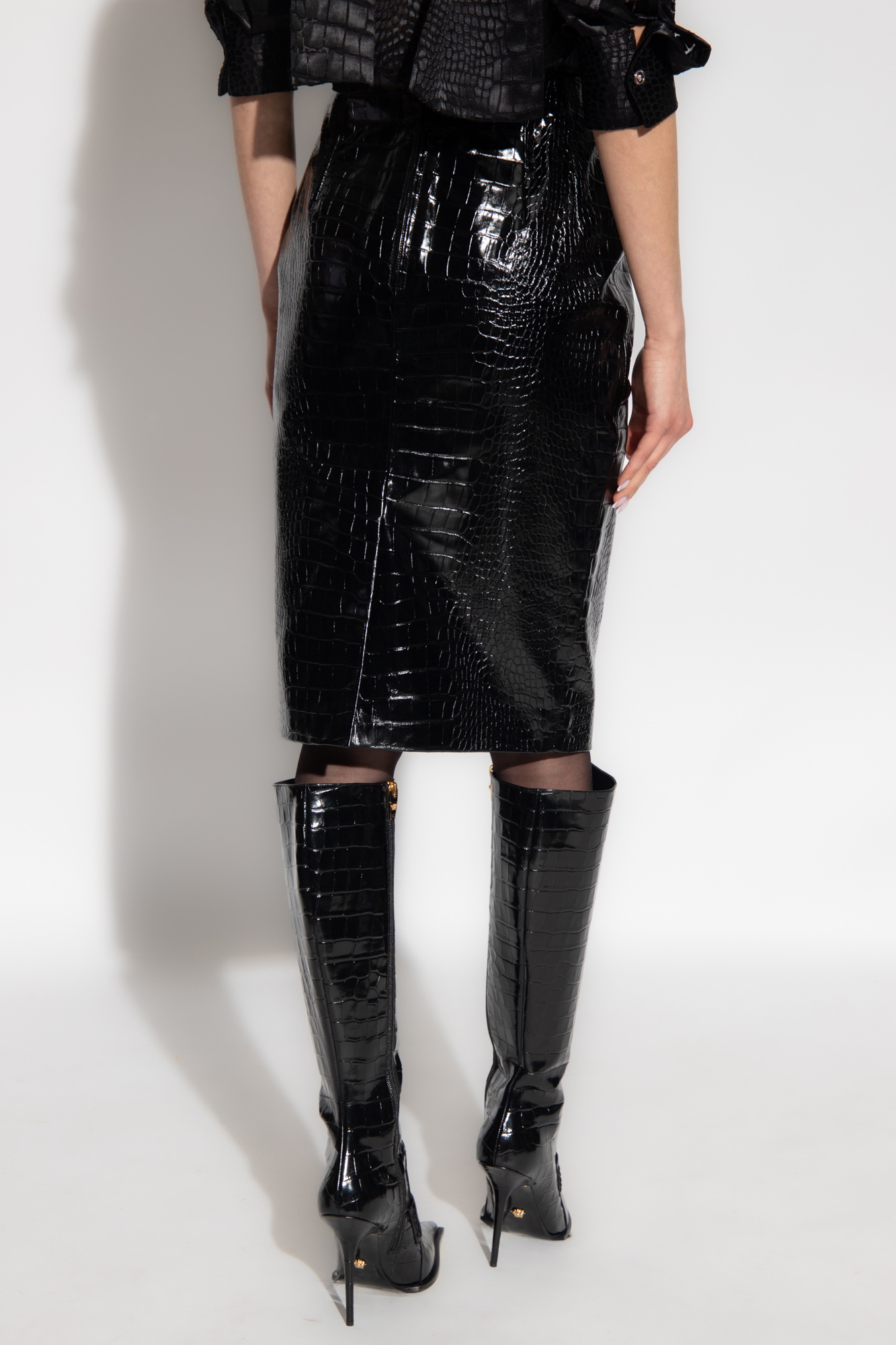 【関税&送料込】Versace Crocodile-Effect Shiny Leather Skirt Black Leather skirt with crocodile effect Versace - AcmShops